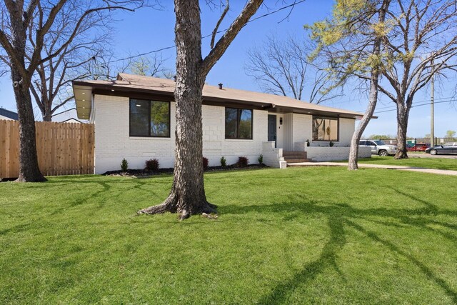 ranch-style home featuring a front yard