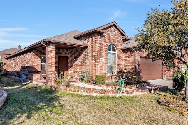 view of front of house featuring a garage and a front yard