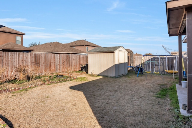 view of yard with a storage shed