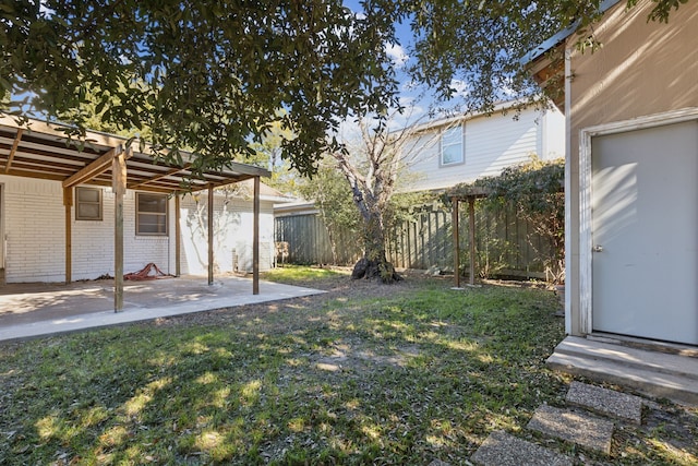 view of yard featuring a pergola and a patio area