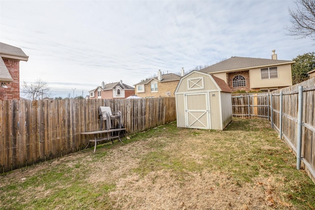 view of yard featuring a storage unit