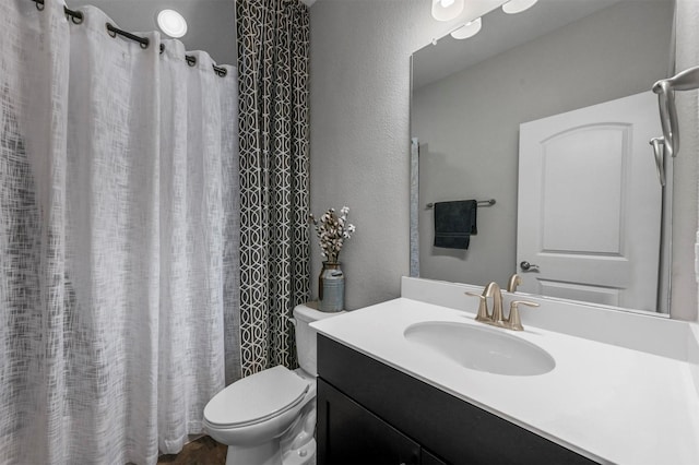 full bathroom featuring shower / bath combo with shower curtain, toilet, and vanity