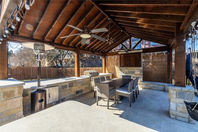 view of patio featuring ceiling fan, an outdoor kitchen, and grilling area