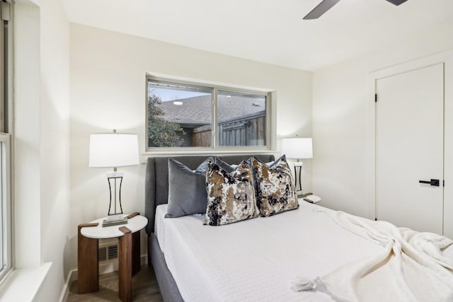 bedroom with ceiling fan