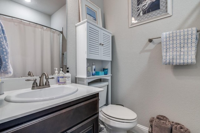 1625 Veneto Dr, Mclendon Chisholm, TX 75032 - bathroom featuring a shower with curtain, vanity, and toilet