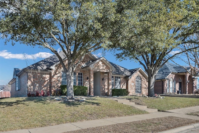 view of front of house with a front lawn