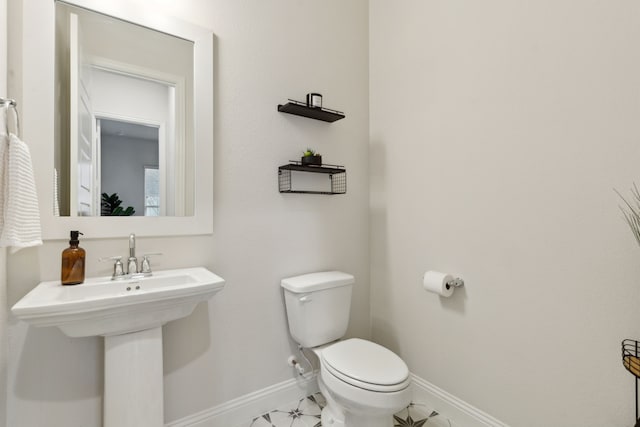 bathroom featuring toilet and sink