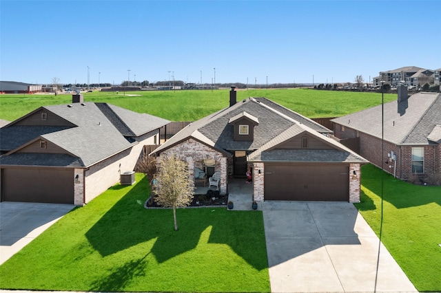 view of front of property featuring a front yard