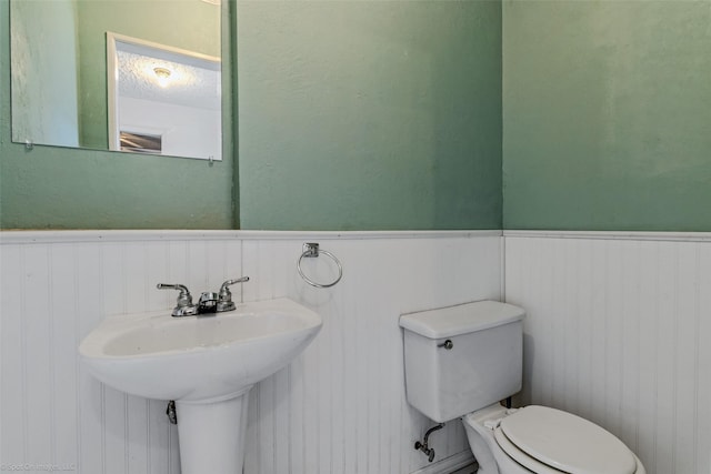 bathroom featuring sink and toilet