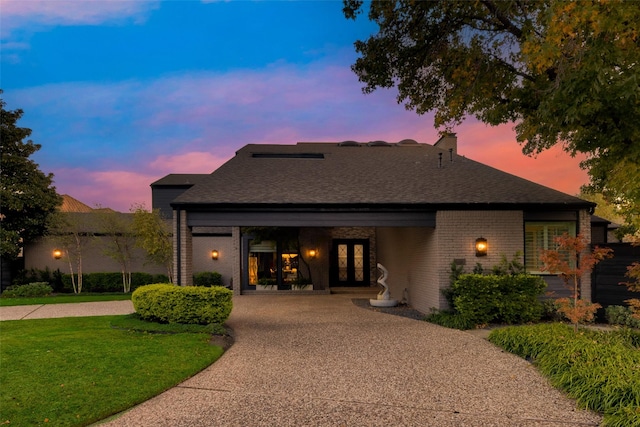 view of front of house featuring a yard