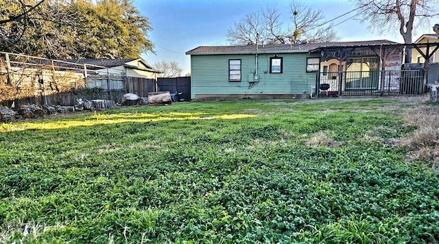 back of house featuring a lawn