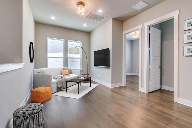 7836 Minglewood Ln, Dallas, TX 75231 - living area with wood finished floors, baseboards, and recessed lighting