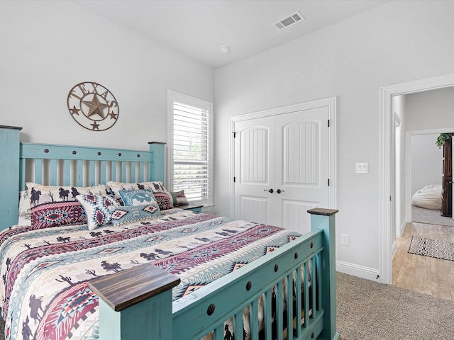 bedroom featuring carpet floors and a closet