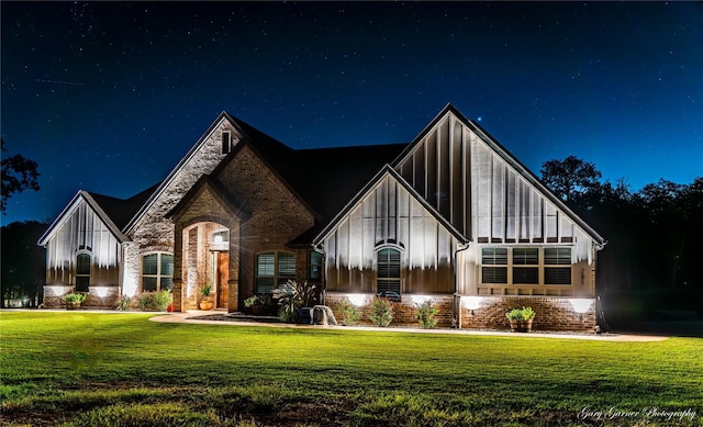 view of front of property with a yard