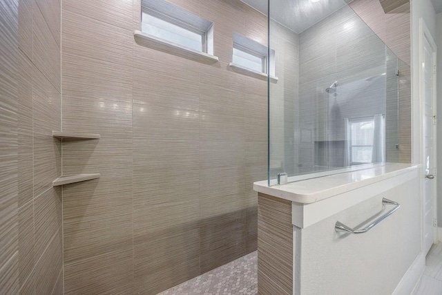 bathroom featuring a tile shower