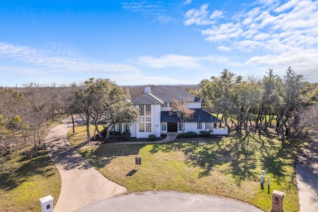 view of front of home featuring a front yard