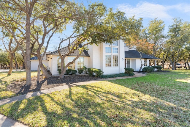 view of front of property with a front yard