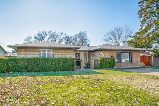 single story home with a front yard