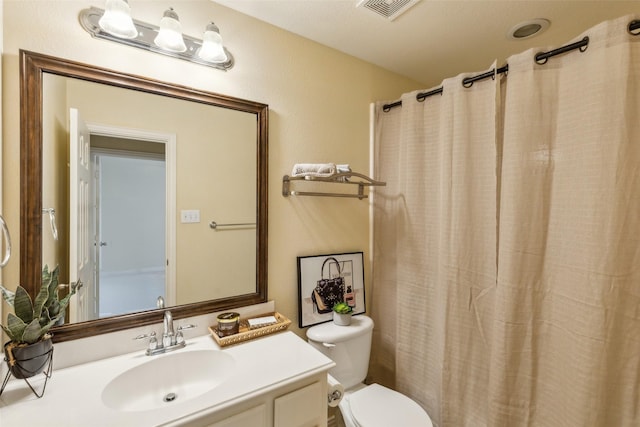 bathroom featuring a shower with curtain, vanity, and toilet