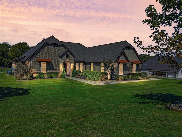 view of front of home featuring a yard