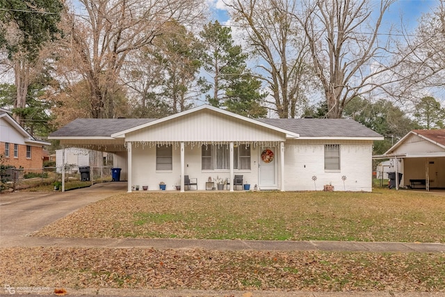 view of front of house with covered porch, a carport, and a front lawn