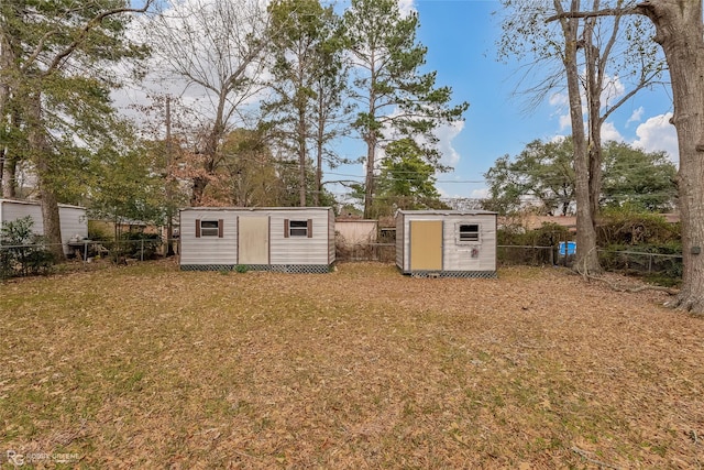 view of yard with a storage shed