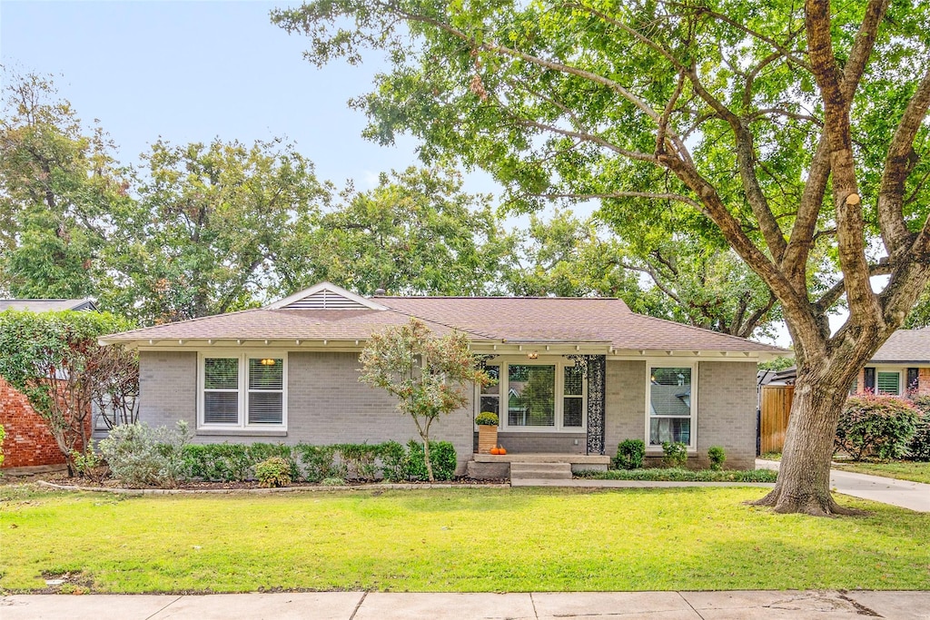 ranch-style house with a front lawn