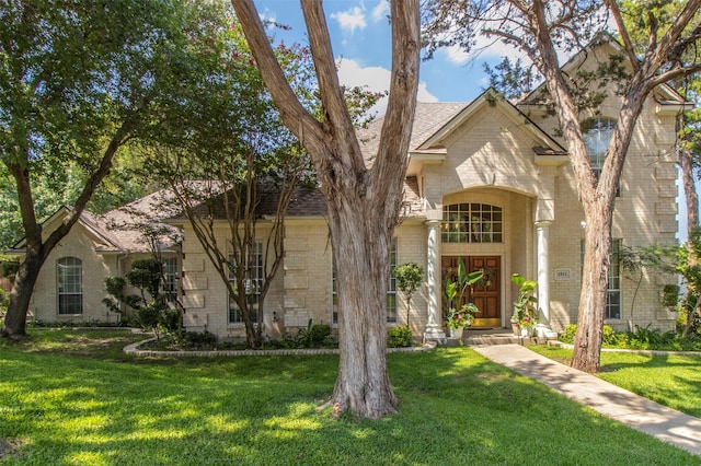 view of front of property with a front lawn