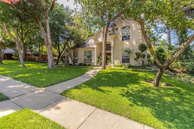 view of front of house featuring a front lawn