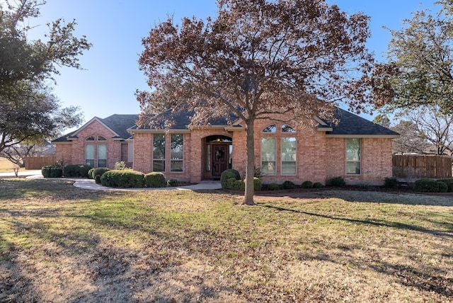 ranch-style home featuring a front lawn