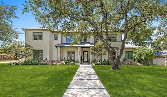 view of front facade featuring a front yard