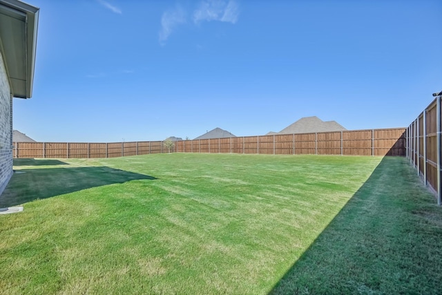 view of yard featuring a fenced backyard