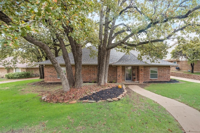 single story home featuring a front yard