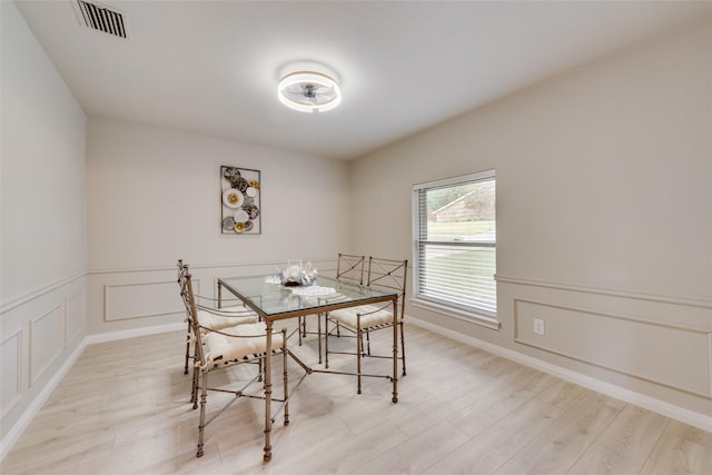 dining room with light hardwood / wood-style floors