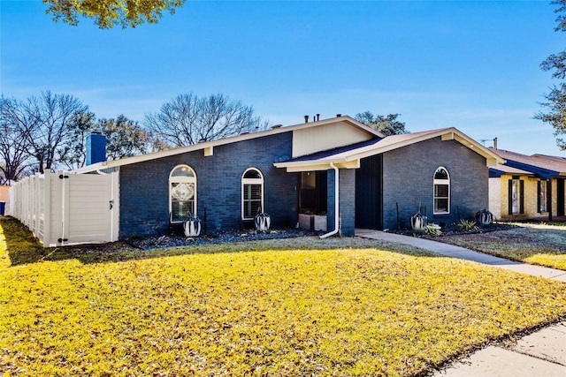 ranch-style house featuring a front lawn