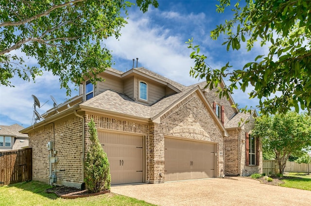 view of front property featuring a garage