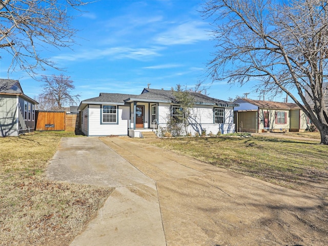 ranch-style house featuring a front lawn