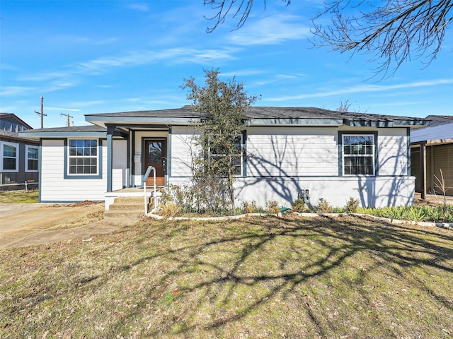 single story home with a front yard