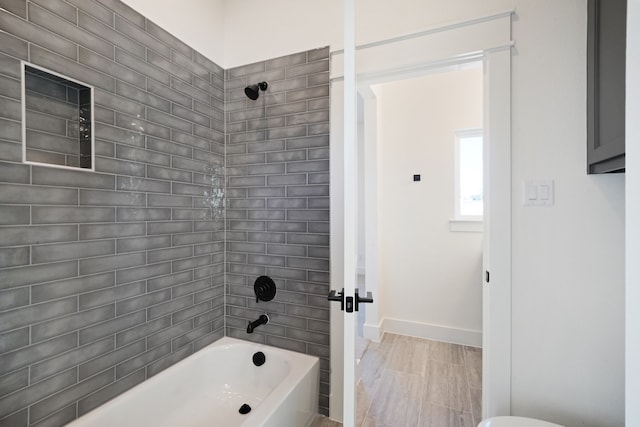 bathroom featuring tiled shower / bath