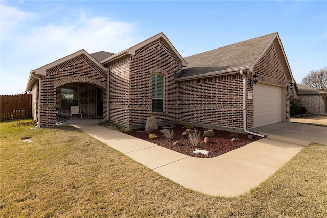 view of front of house featuring a garage and a front yard