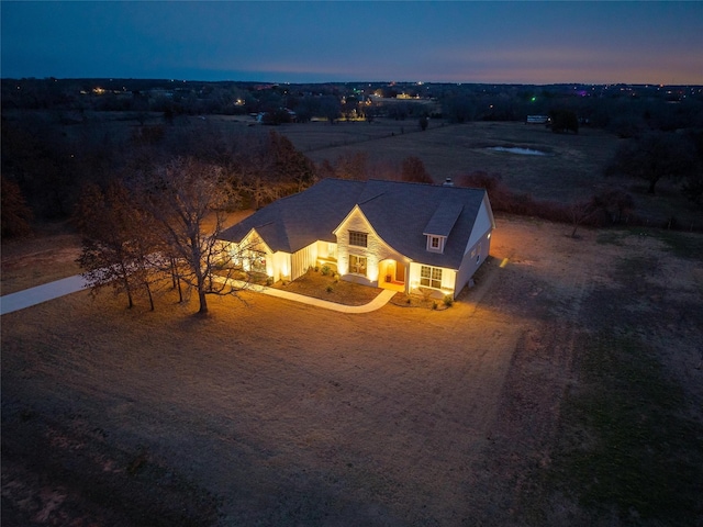 view of front of property featuring a rural view