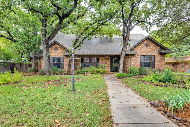 view of front of house with a front yard