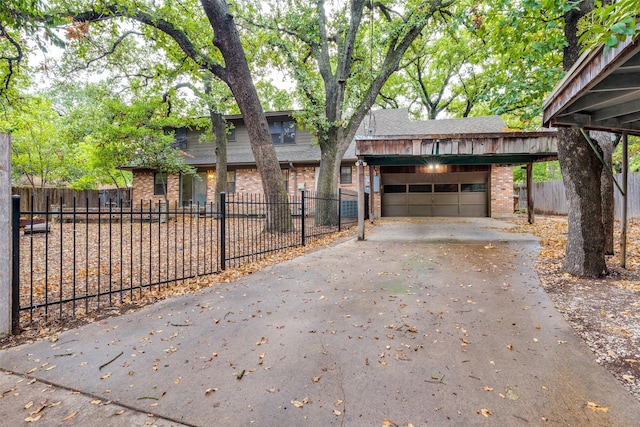 view of front facade featuring a garage