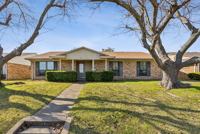 single story home featuring a front yard