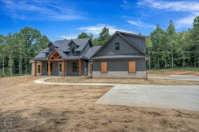 view of front of property