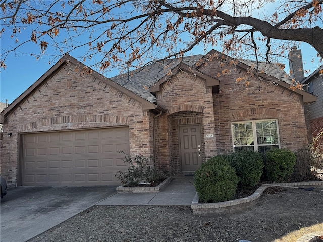 view of front facade featuring a garage