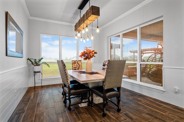 dining area with crown molding and a notable chandelier