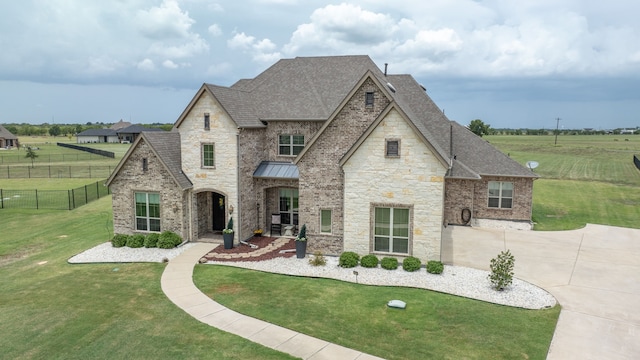 view of front facade with a front yard