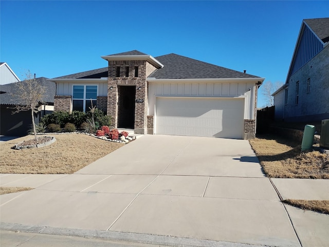 view of front facade with a garage