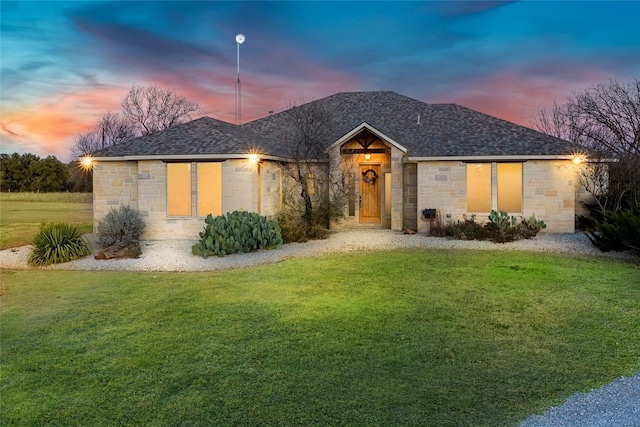 view of front of house featuring a yard